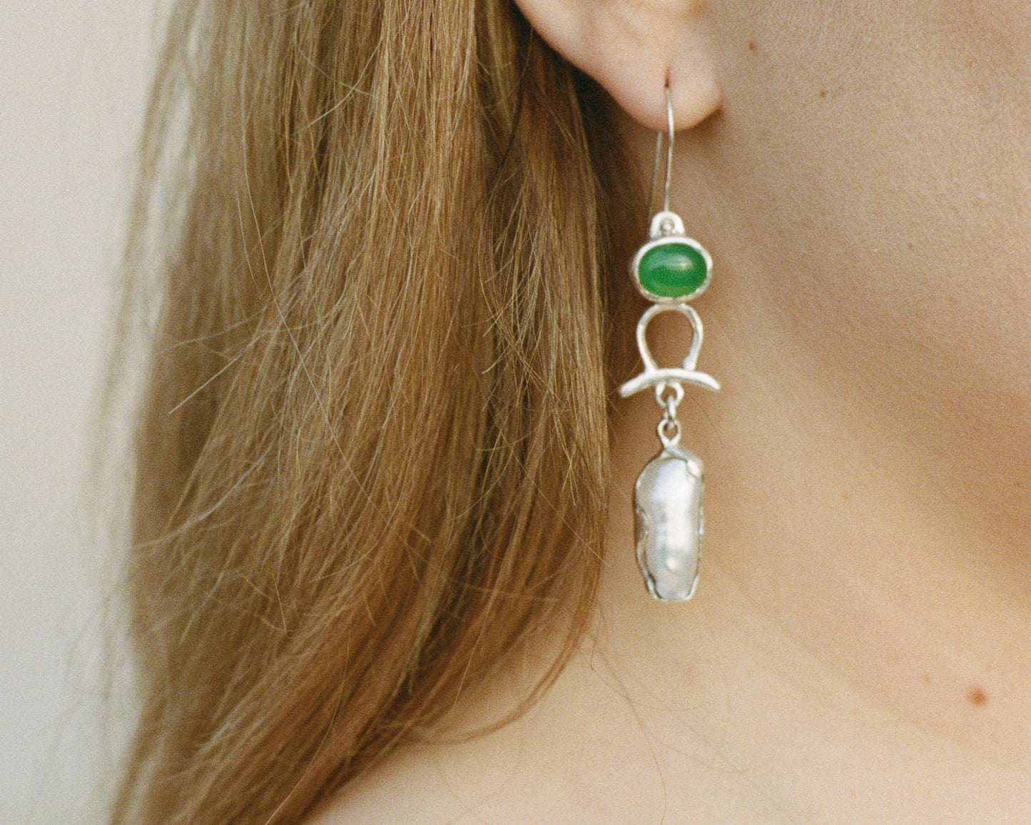 Boucles d'oreilles en agate verte et perles baroques