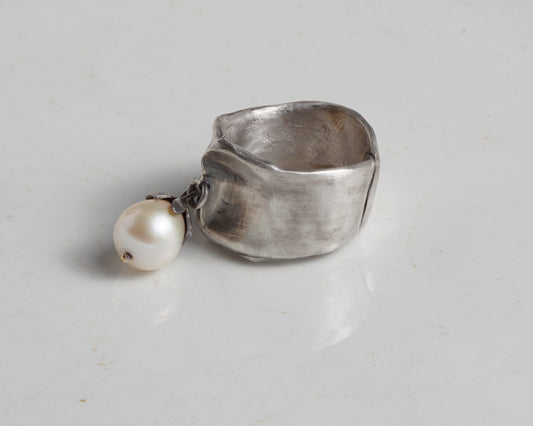 Organic Form Pearl Charm Ring