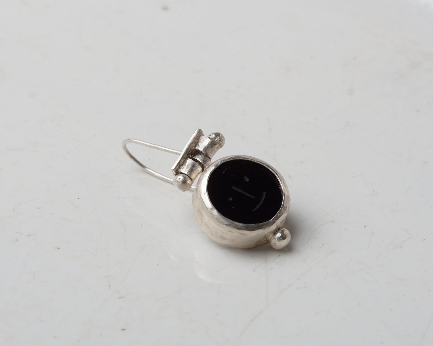 Face 404 monoearring