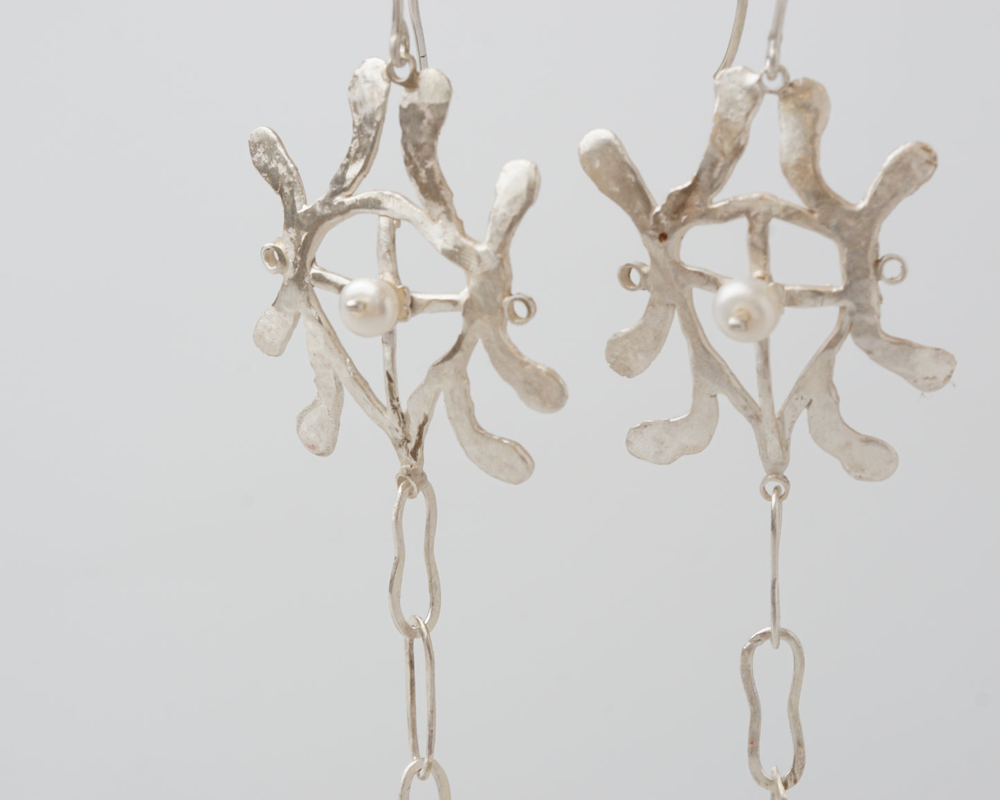 Openwork earrings