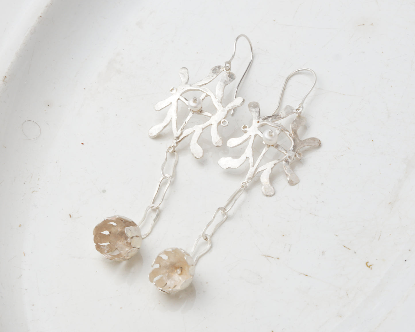 Openwork earrings