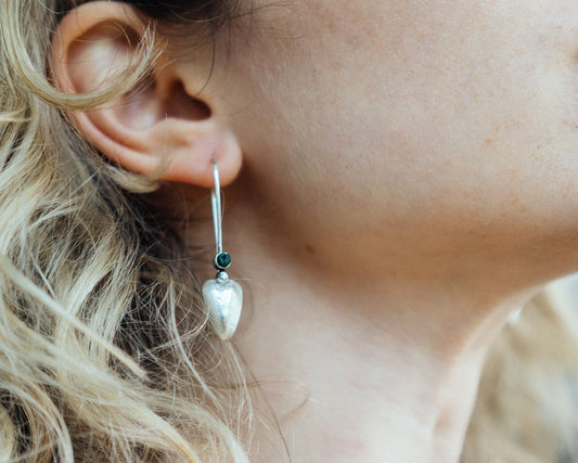 Boucles d'oreilles en forme de cœurs façonnés