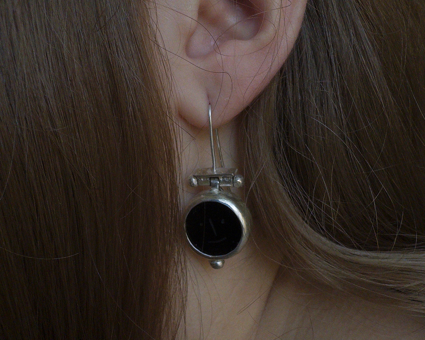 Face 404 monoearring