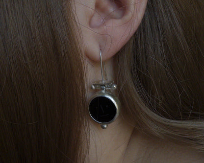 Face 404 monoearring
