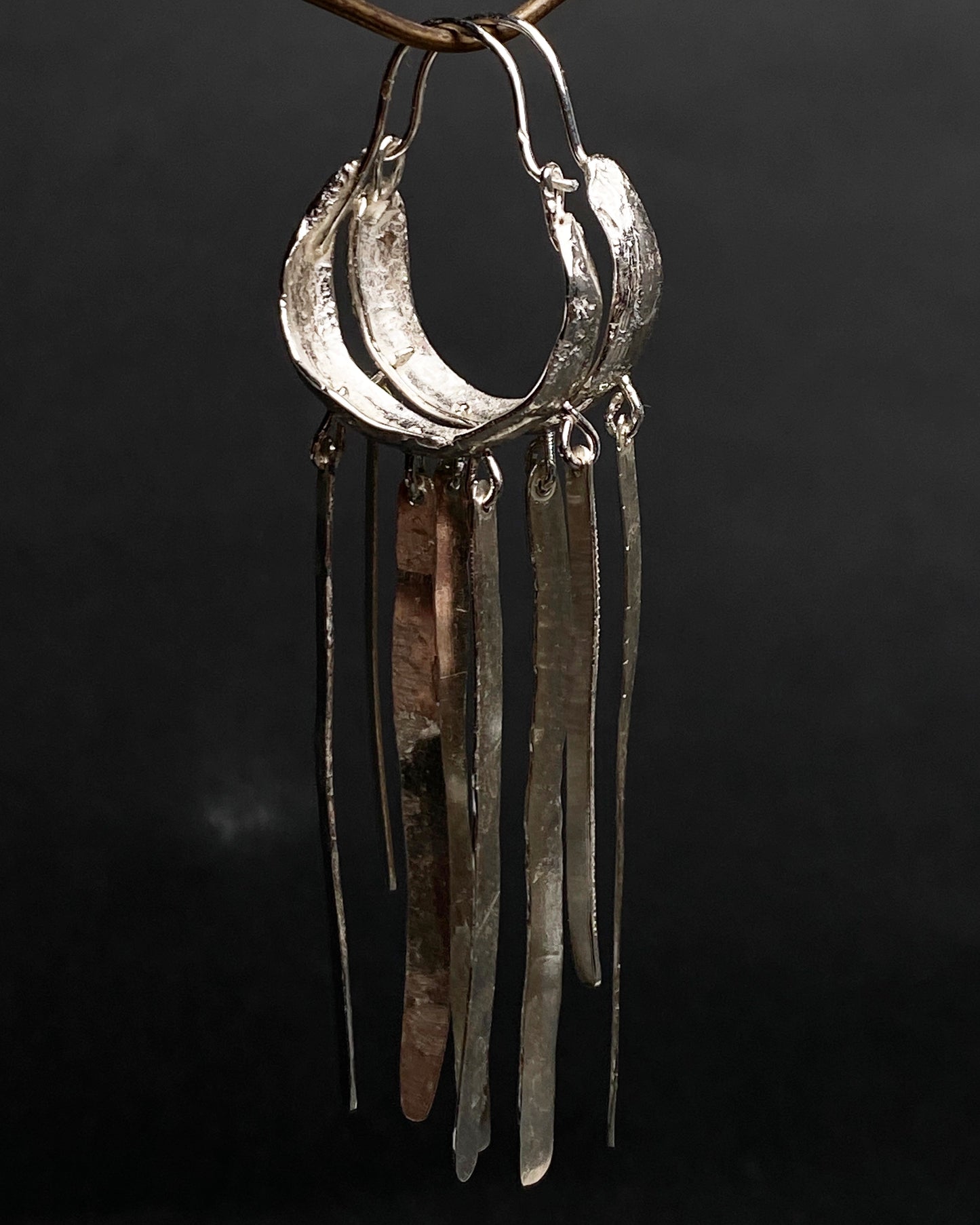 Boucles d'oreilles pendantes en argent texturé intemporelles