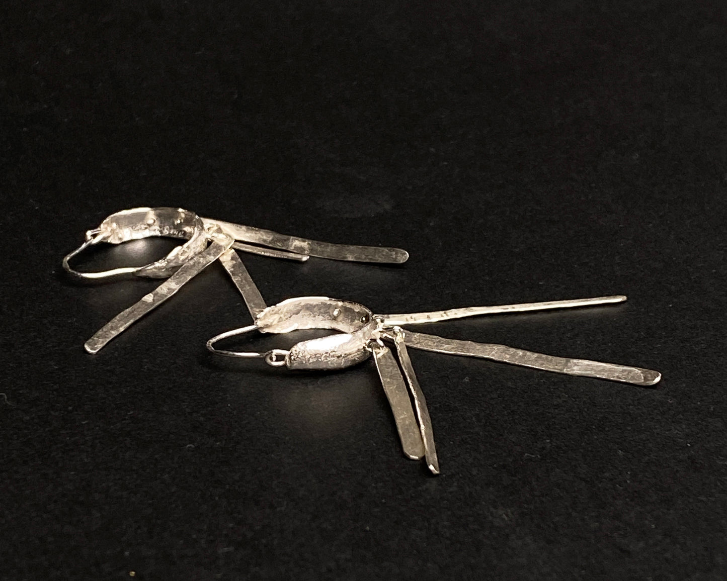 Boucles d'oreilles pendantes en argent texturé intemporelles