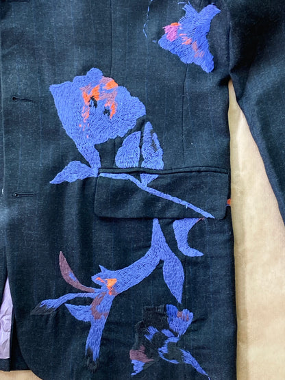 Veste en laine avec broderie à la main